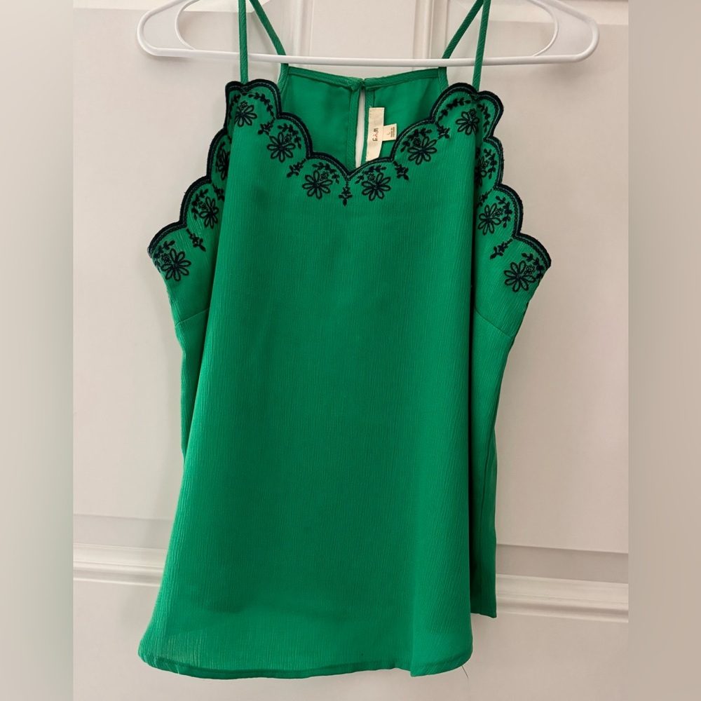 EM Beautiful spring/summer breezy and light weight. Size L - Used looks like new